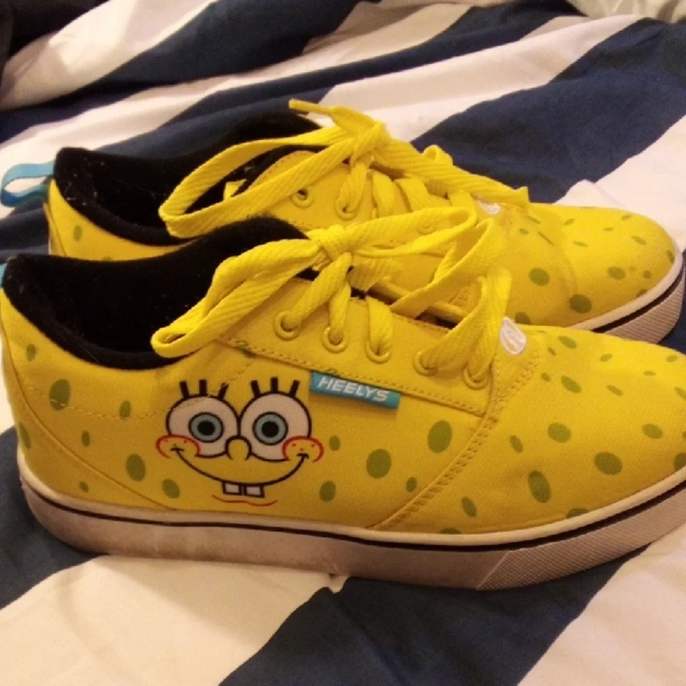 Heelys Yellow Sneakers with Green Dots